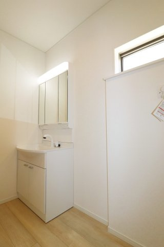 二本松市油井字無地ノ内　　　４号棟　　　油井小学校、安達中学区の洗面所