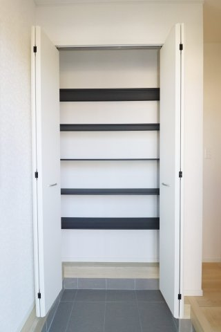 二本松市油井字無地ノ内　　　４号棟　　　油井小学校、安達中学区の収納|シューズクローゼット♪