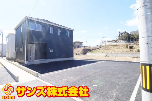 二本松市油井字無地ノ内　　　４号棟　　　油井小学校、安達中学区の外観|北東側から見た駐車場を含む外観♪