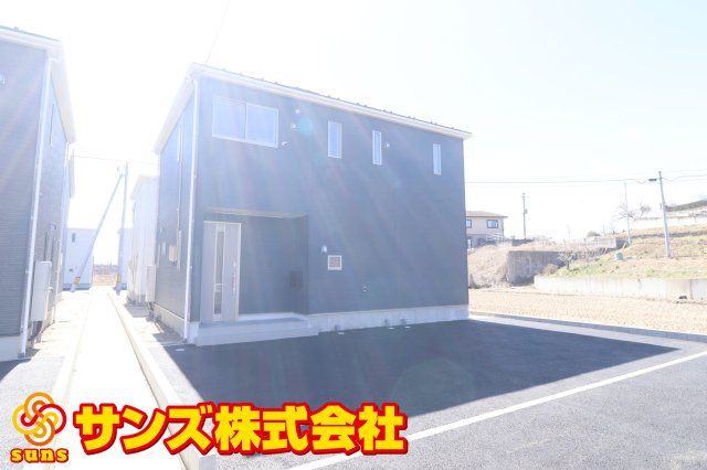 二本松市油井字無地ノ内　　　４号棟　　　油井小学校、安達中学区の外観|北東側から見た駐車場を含む外観♪
