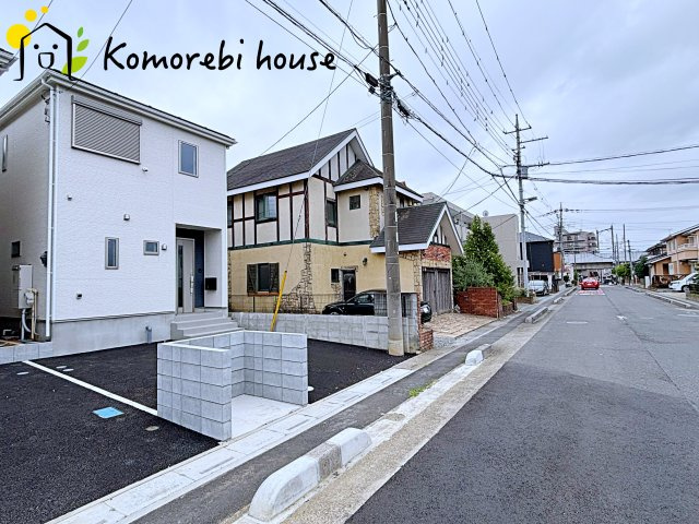 伊奈町中央　第3　クレイドルガーデン　04の前面道路含む現地写真|前面道路含む現地写真です