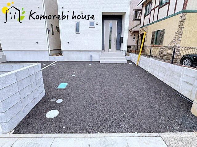 伊奈町中央　第3　クレイドルガーデン　04の駐車場|駐車場に車を止められます