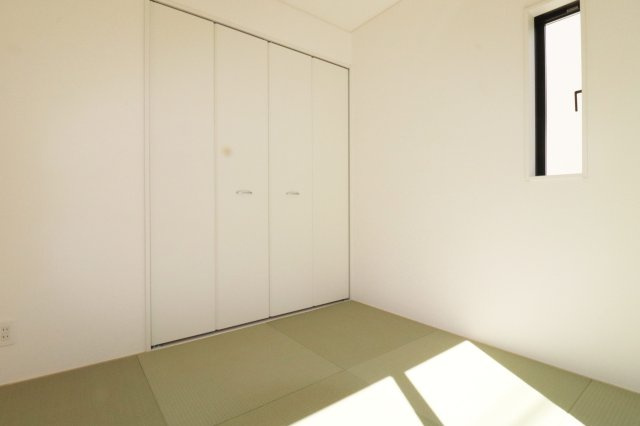 二本松市油井字無地ノ内　　　５号棟　　　油井小学校、安達中学区の和室|リビングに隣接する和室　※同社施工例