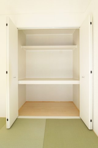 二本松市油井字無地ノ内　　　５号棟　　　油井小学校、安達中学区の和室|リビングに隣接する和室　※同社施工例