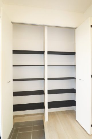 二本松市油井字無地ノ内　　　５号棟　　　油井小学校、安達中学区の玄関|※同社施工例