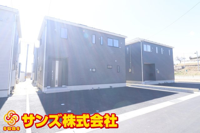 二本松市油井字無地ノ内　　　５号棟　　　油井小学校、安達中学区の外観|北東側から見た駐車場含む外観♪