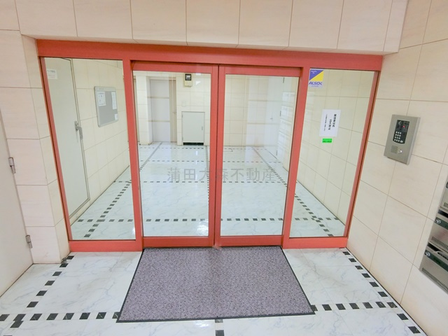 シャトレ山王ビルのエントランス