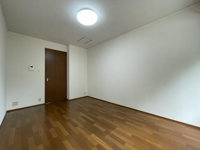 調布市調布ケ丘１丁目のアパートの寝室