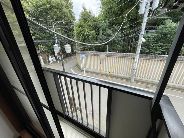 調布市調布ケ丘１丁目のアパートのバルコニー