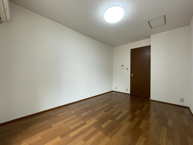 調布市調布ケ丘１丁目のアパートの居間・リビング