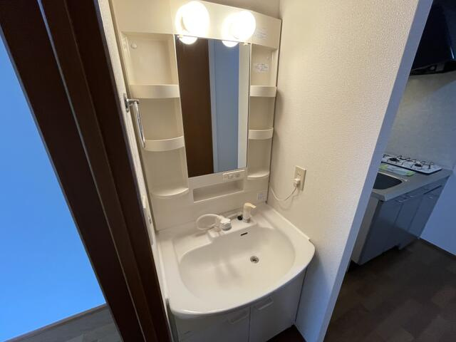 調布市調布ケ丘１丁目のアパートの洗面所