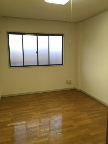 東平ハイツの洋室|きれいな洋室です