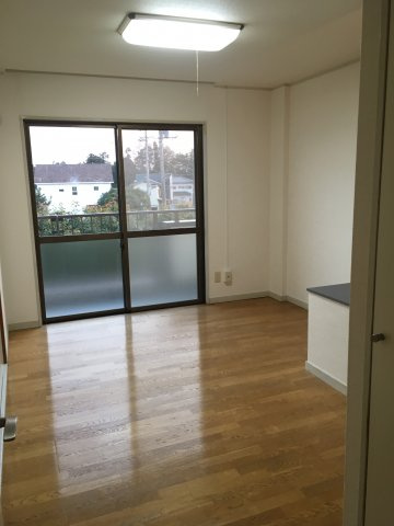 東平ハイツの居間・リビング|使いやすい居間です