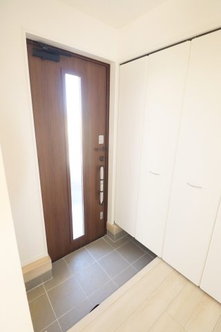 二本松市油井字無地ノ内　　　６号棟　　　油井小学校、安達中学区の玄関