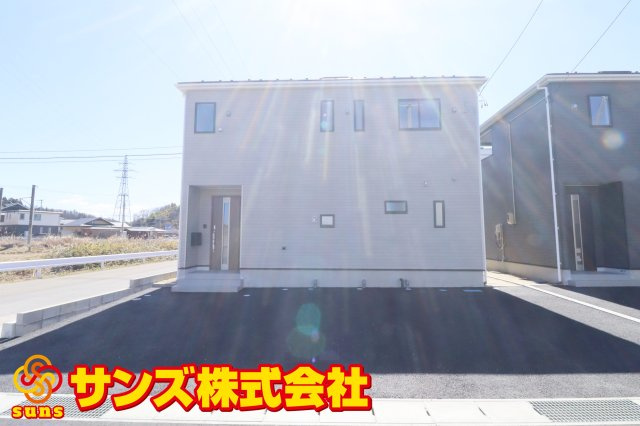 二本松市油井字無地ノ内　　　６号棟　　　油井小学校、安達中学区の外観|北側から見た駐車場を含む外観♪