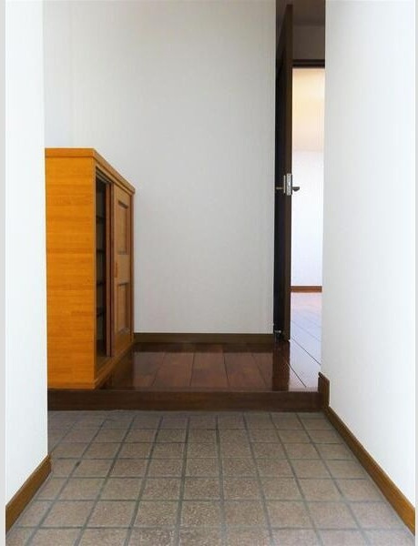 エクシード野立の玄関|明るい玄関です