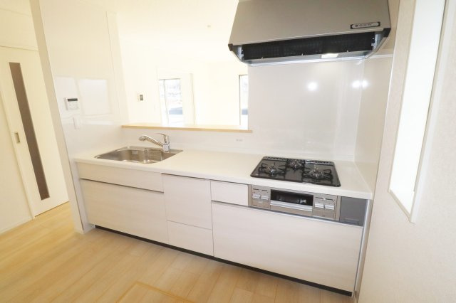 二本松市油井字無地ノ内　　　８号棟　　　油井小学校、安達中学区のキッチン