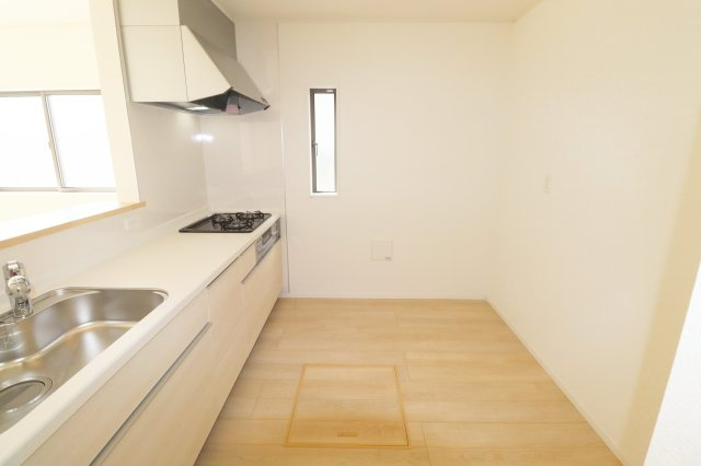 二本松市油井字無地ノ内　　　８号棟　　　油井小学校、安達中学区のキッチン