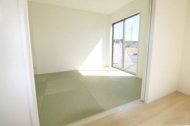 二本松市油井字無地ノ内　　　８号棟　　　油井小学校、安達中学区の和室|リビングに隣接する和室　