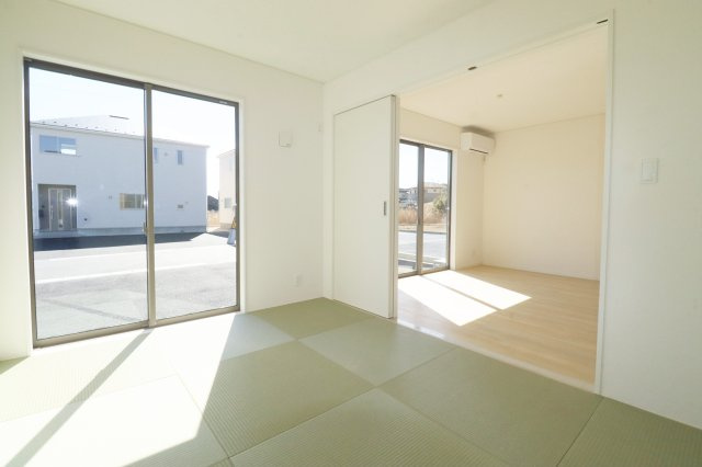 二本松市油井字無地ノ内　　　８号棟　　　油井小学校、安達中学区の和室|リビングに隣接する和室　