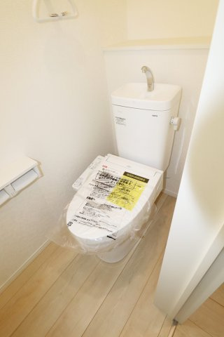 二本松市油井字無地ノ内　　　８号棟　　　油井小学校、安達中学区のトイレ