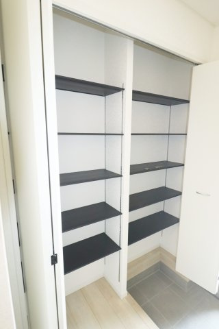 二本松市油井字無地ノ内　　　８号棟　　　油井小学校、安達中学区の玄関