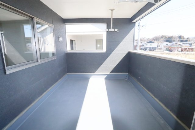 二本松市油井字無地ノ内　　　８号棟　　　油井小学校、安達中学区のバルコニー