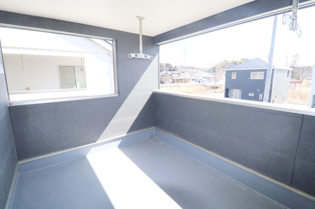 二本松市油井字無地ノ内　　　８号棟　　　油井小学校、安達中学区のバルコニー