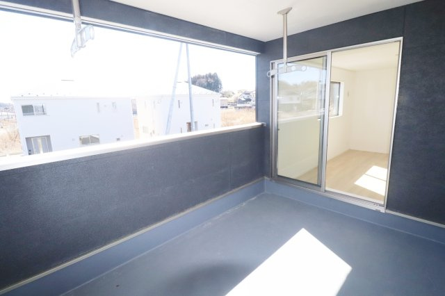 二本松市油井字無地ノ内　　　８号棟　　　油井小学校、安達中学区のバルコニー