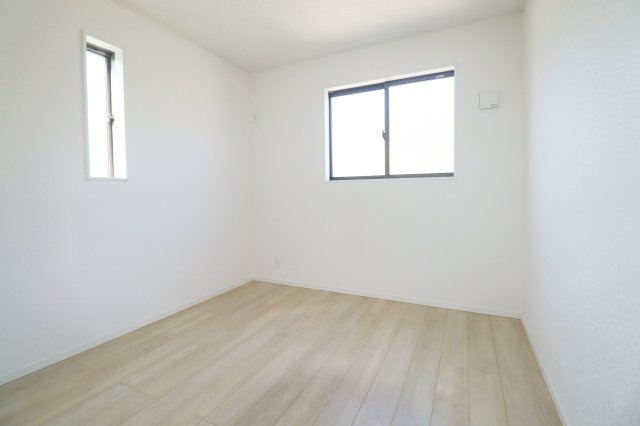 二本松市油井字無地ノ内　　　８号棟　　　油井小学校、安達中学区の洋室