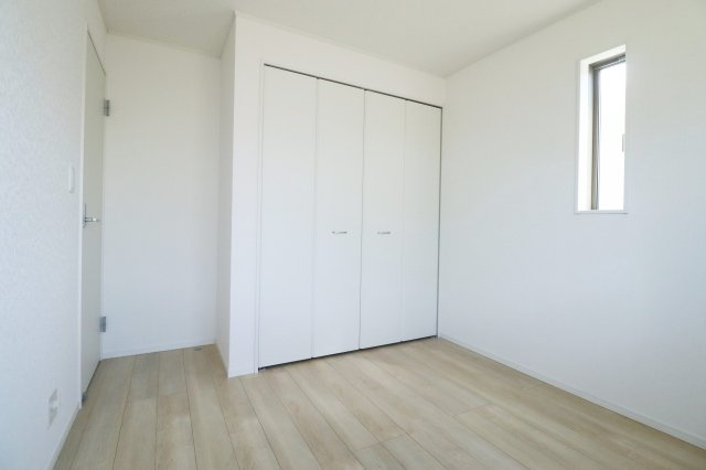 二本松市油井字無地ノ内　　　８号棟　　　油井小学校、安達中学区の洋室