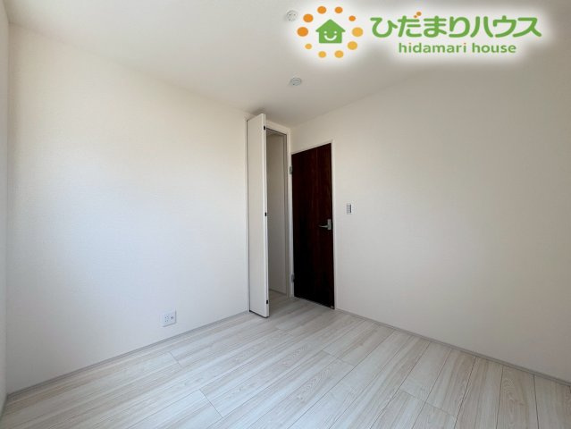 深谷市上野台　第23　新築一戸建て　リーブルガーデン　04の洋室|各お部屋が独立した配置になっており、ご家族間でもプライバシーを保ちやすい設計です。趣味の道具を並べたり、自分好みのインテリアで統一したりと、こだわりを形にできるパーソナルな空間を楽しめます♪