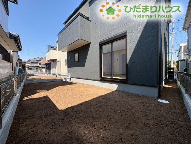 深谷市上野台　第23　新築一戸建て　リーブルガーデン　04の庭|リビングから繋がるお庭スペースです。夏にはお子様とビニールプールを出して水遊びを楽しんだり、プランターで家庭菜園を始めたりと、屋外ならではの楽しみが日常の中にたくさん広がります♪