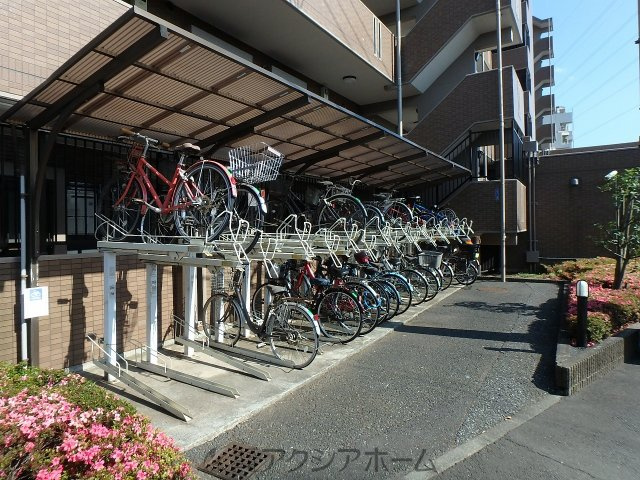 オレンジコート小手指の駐輪場