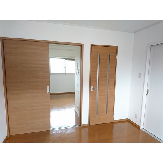 メゾネット佐倉Bの洋室