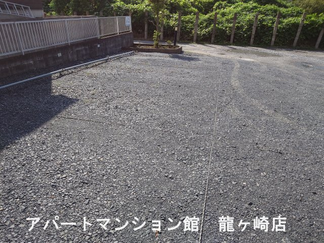 メゾネット佐倉Bの駐車場