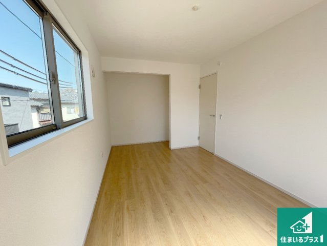 大津市本宮　第1期　新築一戸建ての洋室|シンプルな洋室は、自分好みのインテリアが楽しめます♪ご家族とインテリアや家具を選びに行くのは新築購入時の醍醐味の一つです。ぜひお楽しみください♪