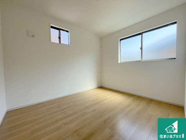 大津市本宮　第1期　新築一戸建ての洋室|シンプルな洋室は、自分好みのインテリアが楽しめます♪ご家族とインテリアや家具を選びに行くのは新築購入時の醍醐味の一つです。ぜひお楽しみください♪