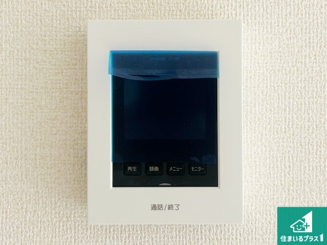 和泉市富秋町　第2期　新築一戸建ての防犯設備|カラーモニターインターホン！声だけでなく来訪者の姿や顔がモニターで確認できるので、小さなお子様がいらっしゃるご家庭でも安心できます！