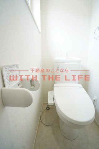 テラスハウス東山【キャッシュバック対象物件】のトイレ|落ち着いたトイレです