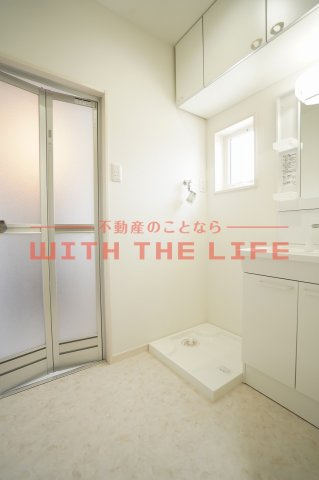 テラスハウス東山【キャッシュバック対象物件】の洗面所|忙しい朝には欠かせない洗面所です