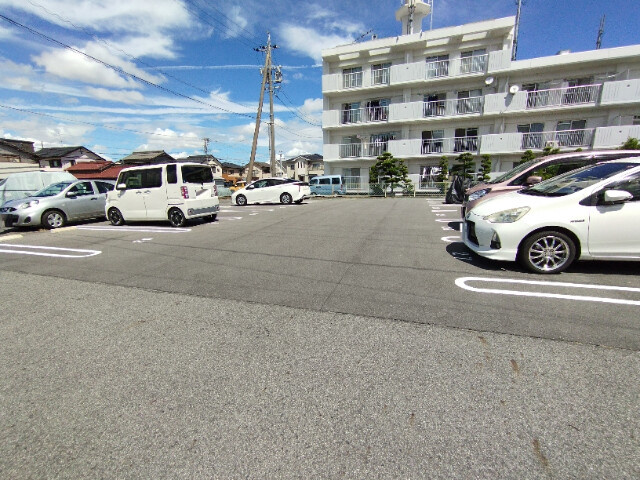 マンション神谷の駐車場