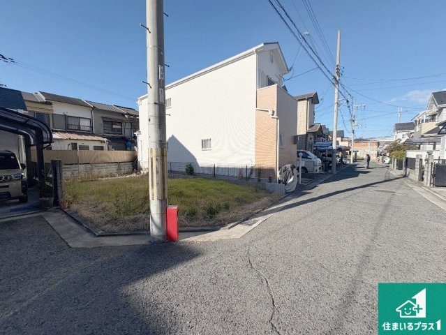 和泉市富秋町　第2期　新築一戸建ての前面道路含む現地写真|周辺は落ち着いた街並みの住宅地！子育てがしやすい住環境です！まだ未完成ですが、現地でしかわからない事もございます。是非一度ご覧ください。