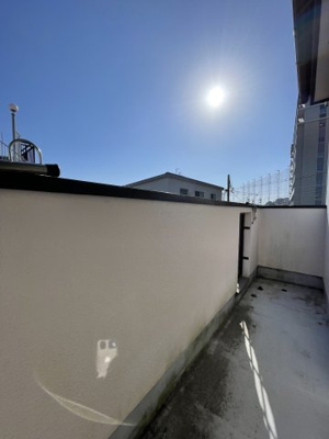 【バルコニー】 | 馬場3丁目 | 朝の澄んだ空気や、夕方に吹く清々しい風を感じられるバルコニー。