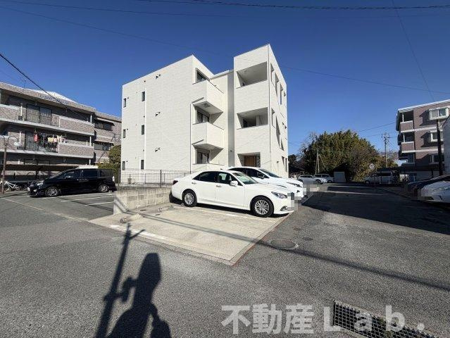 REGALESTセゾンの駐車場