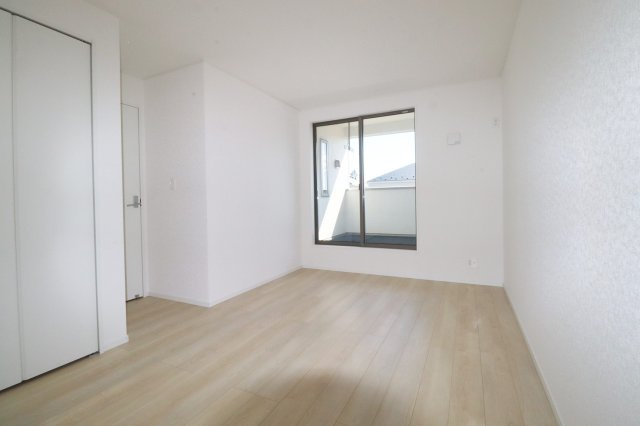 二本松市油井字無地ノ内　　　９号棟　　　油井小学校、安達中学区の洋室