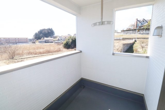 二本松市油井字無地ノ内　　　９号棟　　　油井小学校、安達中学区のバルコニー