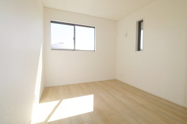 二本松市油井字無地ノ内　　　９号棟　　　油井小学校、安達中学区の洋室