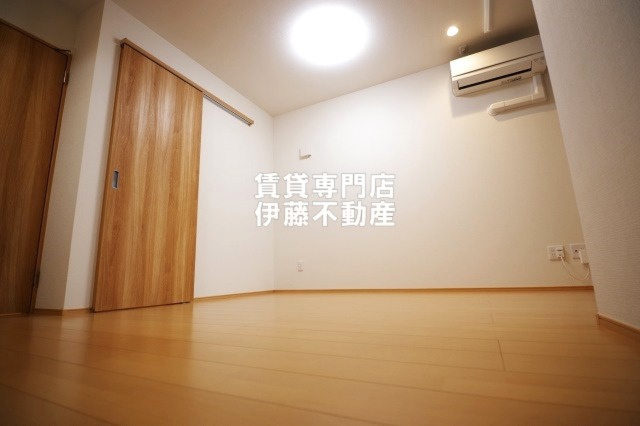 REGALEST-KLC名西の洋室