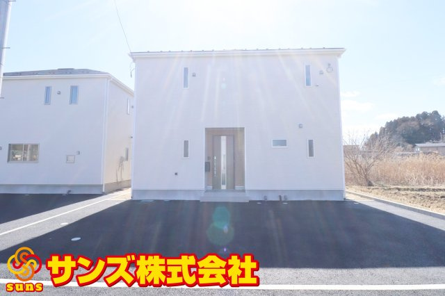 二本松市油井字無地ノ内　　　１０号棟　　　油井小学校、安達中学区の外観|北側から見た駐車場を含む外観